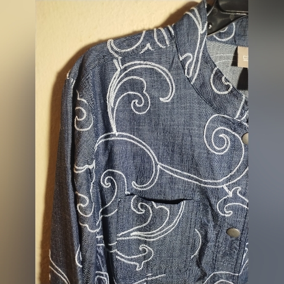 Chicos Top Chambray Embroidered Boho Artsy - Picture 4 of 15